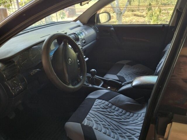 Серый Опель Омега, объемом двигателя 2 л и пробегом 320 тыс. км за 3000 $, фото 2 на Automoto.ua