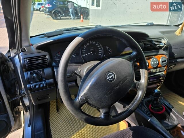 Сірий Опель Омега, об'ємом двигуна 2 л та пробігом 209 тис. км за 4000 $, фото 9 на Automoto.ua