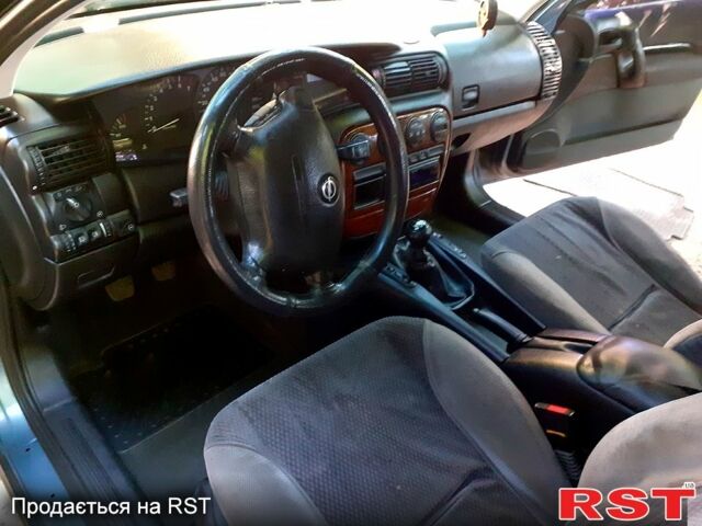 Сірий Опель Омега, об'ємом двигуна 2 л та пробігом 327 тис. км за 2400 $, фото 2 на Automoto.ua