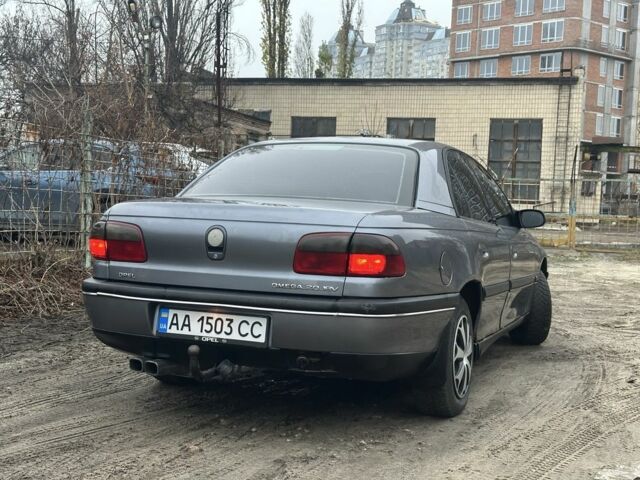 Серый Опель Омега, объемом двигателя 2 л и пробегом 295 тыс. км за 2200 $, фото 3 на Automoto.ua