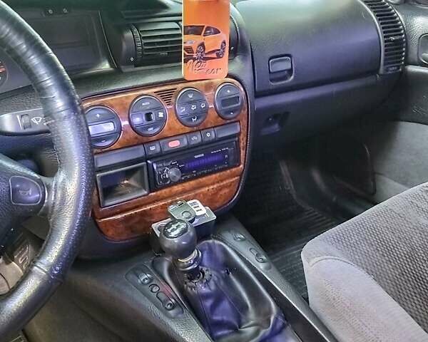 Серый Опель Омега, объемом двигателя 2 л и пробегом 325 тыс. км за 2400 $, фото 9 на Automoto.ua