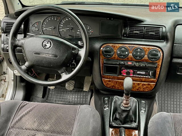 Серый Опель Омега, объемом двигателя 2 л и пробегом 380 тыс. км за 1450 $, фото 7 на Automoto.ua