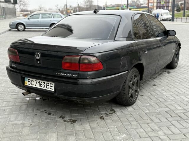 Сірий Опель Омега, об'ємом двигуна 2.5 л та пробігом 400 тис. км за 999 $, фото 3 на Automoto.ua