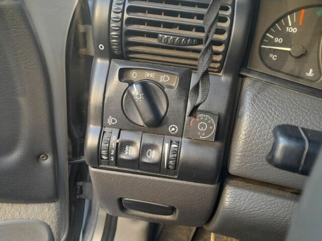 Серый Опель Омега, объемом двигателя 2 л и пробегом 300 тыс. км за 2700 $, фото 7 на Automoto.ua