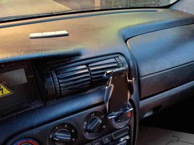 Серый Опель Омега, объемом двигателя 2 л и пробегом 500 тыс. км за 2500 $, фото 1 на Automoto.ua