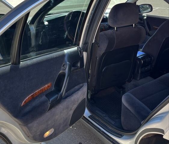 Сірий Опель Омега, об'ємом двигуна 2 л та пробігом 205 тис. км за 2150 $, фото 4 на Automoto.ua