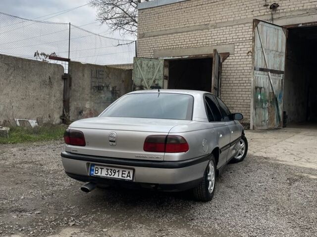 Серый Опель Омега, объемом двигателя 2 л и пробегом 290 тыс. км за 2400 $, фото 1 на Automoto.ua