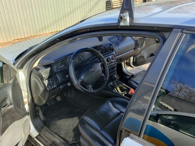 Серый Опель Омега, объемом двигателя 2 л и пробегом 100 тыс. км за 2300 $, фото 15 на Automoto.ua