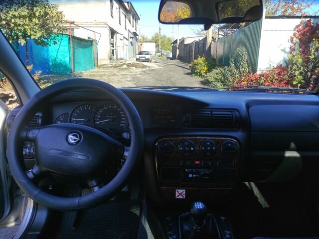 Серый Опель Омега, объемом двигателя 2 л и пробегом 300 тыс. км за 3400 $, фото 5 на Automoto.ua