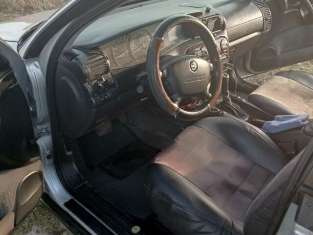 Серый Опель Омега, объемом двигателя 2 л и пробегом 400 тыс. км за 3000 $, фото 1 на Automoto.ua