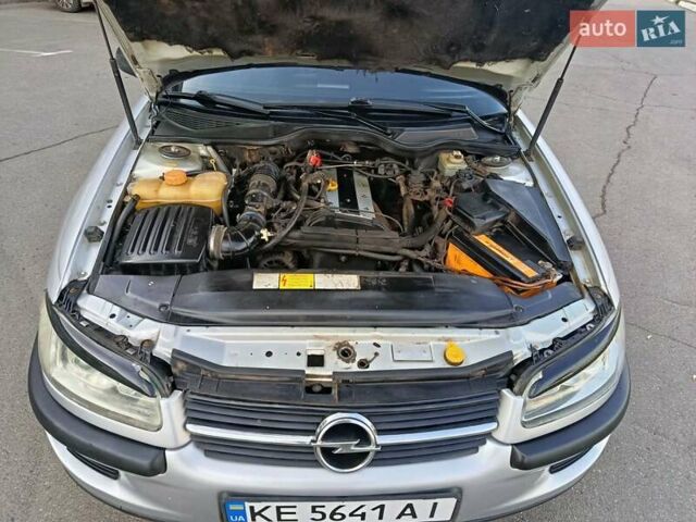 Серый Опель Омега, объемом двигателя 1.99 л и пробегом 300 тыс. км за 2650 $, фото 26 на Automoto.ua