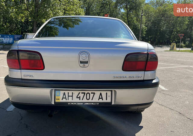 Сірий Опель Омега, об'ємом двигуна 2 л та пробігом 202 тис. км за 2600 $, фото 4 на Automoto.ua