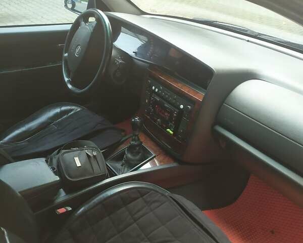 Сірий Опель Омега, об'ємом двигуна 2.5 л та пробігом 306 тис. км за 3500 $, фото 4 на Automoto.ua