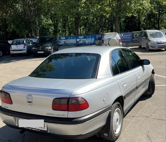 Сірий Опель Омега, об'ємом двигуна 2 л та пробігом 205 тис. км за 2150 $, фото 2 на Automoto.ua