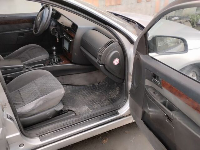 Сірий Опель Омега, об'ємом двигуна 2 л та пробігом 456 тис. км за 2100 $, фото 5 на Automoto.ua
