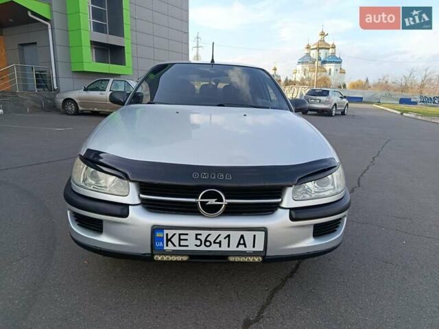 Серый Опель Омега, объемом двигателя 1.99 л и пробегом 300 тыс. км за 2650 $, фото 19 на Automoto.ua
