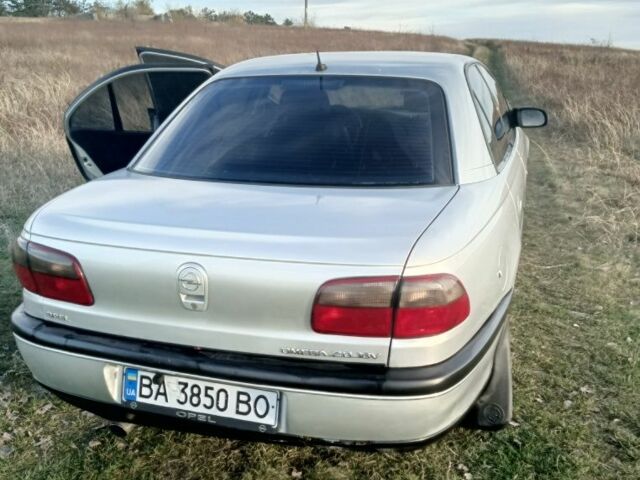 Серый Опель Омега, объемом двигателя 2 л и пробегом 400 тыс. км за 3000 $, фото 5 на Automoto.ua