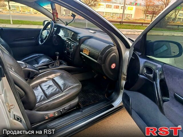 Сірий Опель Омега, об'ємом двигуна 2 л та пробігом 300 тис. км за 2650 $, фото 4 на Automoto.ua