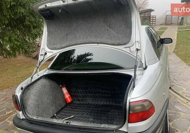 Сірий Опель Омега, об'ємом двигуна 2 л та пробігом 341 тис. км за 2300 $, фото 1 на Automoto.ua