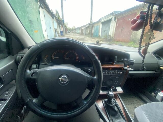 Серый Опель Омега, объемом двигателя 2.2 л и пробегом 350 тыс. км за 2700 $, фото 7 на Automoto.ua