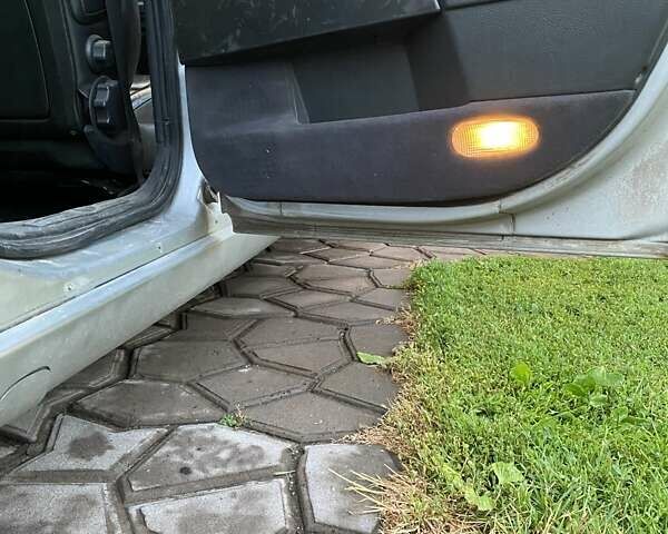 Сірий Опель Омега, об'ємом двигуна 2.2 л та пробігом 372 тис. км за 3200 $, фото 10 на Automoto.ua