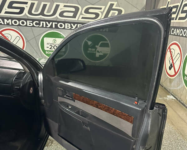 Сірий Опель Омега, об'ємом двигуна 2.2 л та пробігом 379 тис. км за 2200 $, фото 16 на Automoto.ua