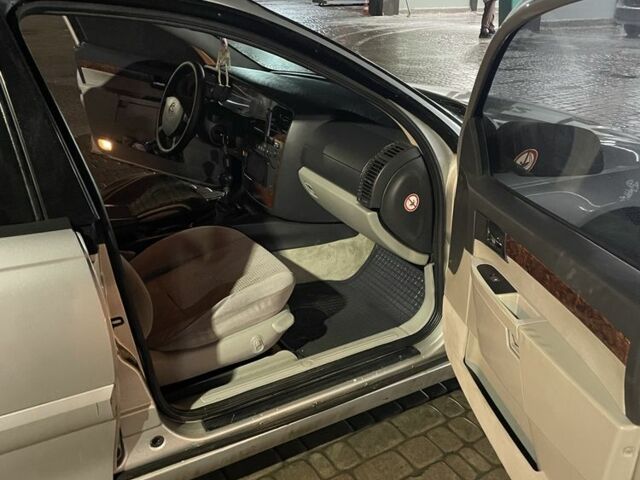 Сірий Опель Омега, об'ємом двигуна 2.2 л та пробігом 280 тис. км за 3000 $, фото 5 на Automoto.ua