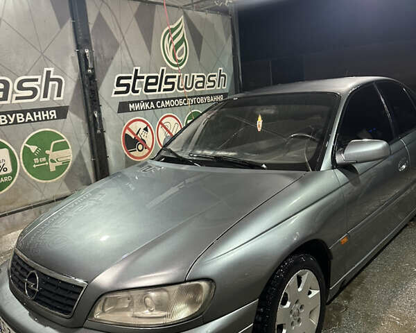 Сірий Опель Омега, об'ємом двигуна 2.2 л та пробігом 379 тис. км за 2200 $, фото 4 на Automoto.ua