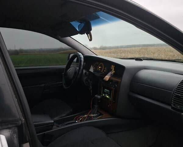 Сірий Опель Омега, об'ємом двигуна 2.2 л та пробігом 350 тис. км за 2500 $, фото 9 на Automoto.ua