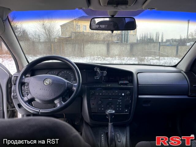 Серый Опель Омега, объемом двигателя 2.2 л и пробегом 300 тыс. км за 1900 $, фото 6 на Automoto.ua