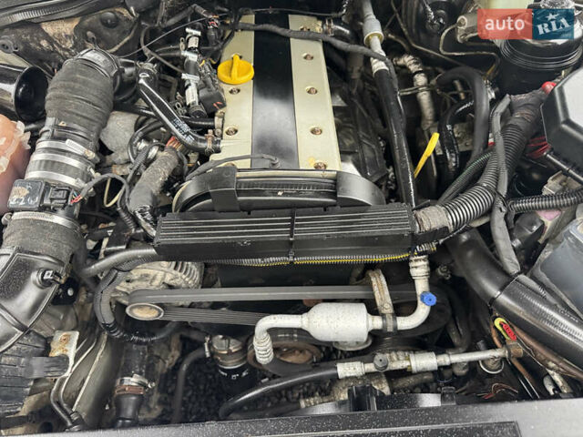 Серый Опель Омега, объемом двигателя 2.2 л и пробегом 325 тыс. км за 2200 $, фото 8 на Automoto.ua