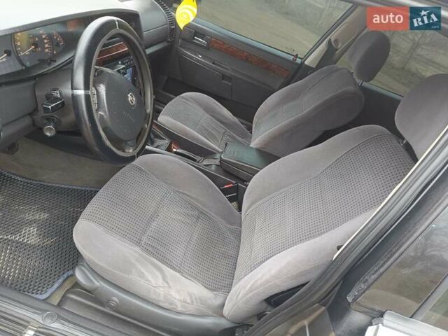 Серый Опель Омега, объемом двигателя 2.2 л и пробегом 379 тыс. км за 2800 $, фото 5 на Automoto.ua