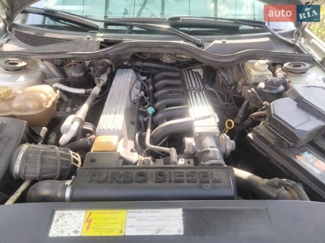 Серый Опель Омега, объемом двигателя 2.5 л и пробегом 200 тыс. км за 1999 $, фото 23 на Automoto.ua