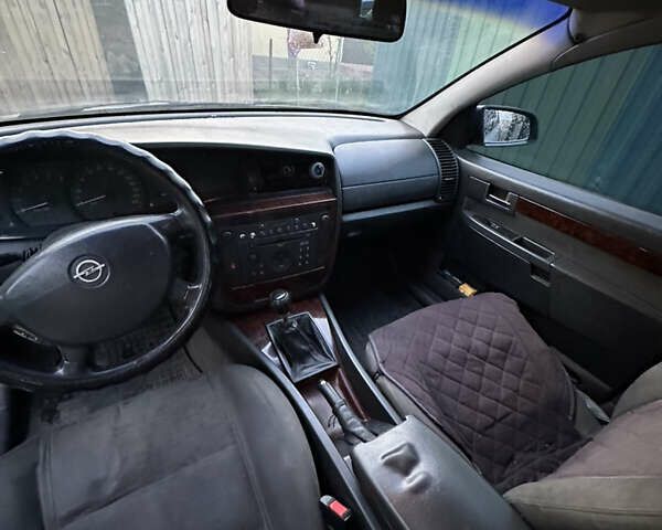 Сірий Опель Омега, об'ємом двигуна 2.2 л та пробігом 358 тис. км за 3000 $, фото 3 на Automoto.ua