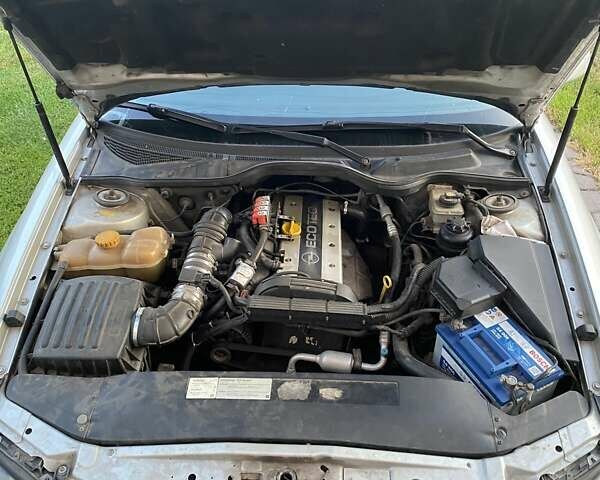 Сірий Опель Омега, об'ємом двигуна 2.2 л та пробігом 372 тис. км за 3200 $, фото 18 на Automoto.ua