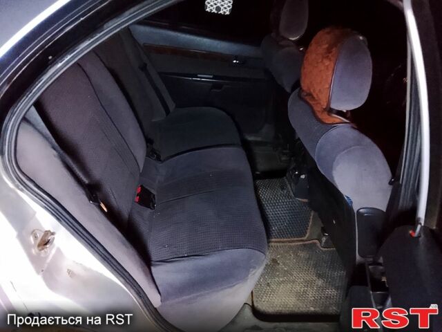 Сірий Опель Омега, об'ємом двигуна 2.2 л та пробігом 384 тис. км за 2000 $, фото 4 на Automoto.ua