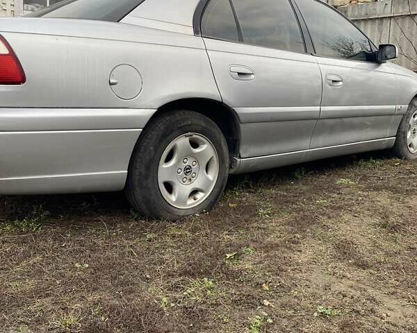 Серый Опель Омега, объемом двигателя 2.2 л и пробегом 111 тыс. км за 2600 $, фото 5 на Automoto.ua