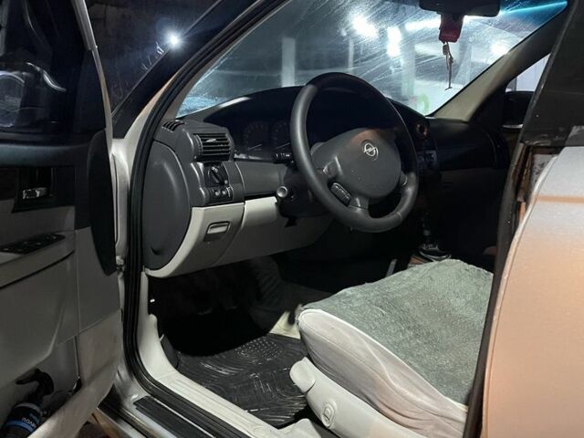 Серый Опель Омега, объемом двигателя 2.2 л и пробегом 500 тыс. км за 3000 $, фото 4 на Automoto.ua