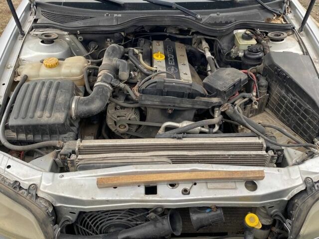 Серый Опель Омега, объемом двигателя 2.2 л и пробегом 111 тыс. км за 2600 $, фото 11 на Automoto.ua