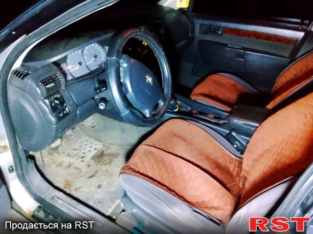 Сірий Опель Омега, об'ємом двигуна 2.2 л та пробігом 384 тис. км за 2000 $, фото 2 на Automoto.ua