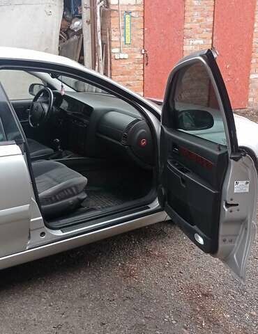 Сірий Опель Омега, об'ємом двигуна 2.5 л та пробігом 187 тис. км за 3300 $, фото 6 на Automoto.ua