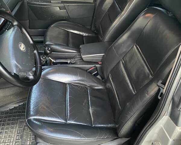 Сірий Опель Омега, об'ємом двигуна 2.2 л та пробігом 372 тис. км за 3200 $, фото 12 на Automoto.ua