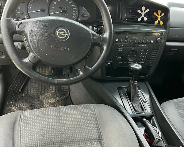 Сірий Опель Омега, об'ємом двигуна 2.2 л та пробігом 325 тис. км за 2200 $, фото 7 на Automoto.ua
