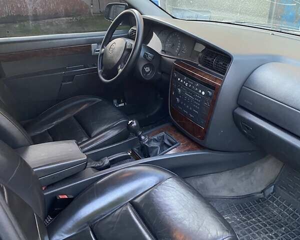 Сірий Опель Омега, об'ємом двигуна 2.2 л та пробігом 372 тис. км за 3200 $, фото 3 на Automoto.ua