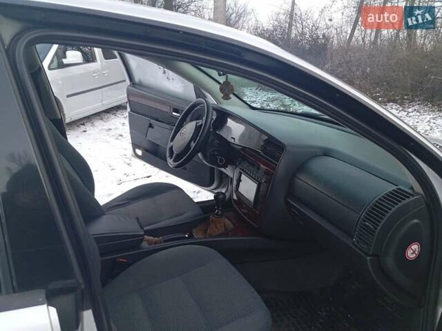 Серый Опель Омега, объемом двигателя 2 л и пробегом 290 тыс. км за 3800 $, фото 4 на Automoto.ua