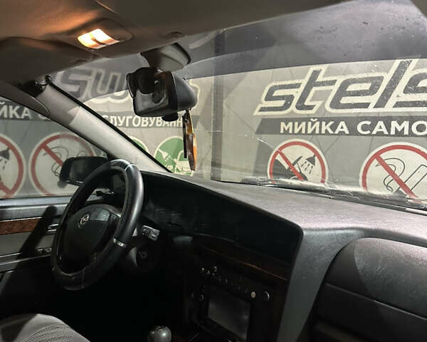 Сірий Опель Омега, об'ємом двигуна 2.2 л та пробігом 379 тис. км за 2200 $, фото 8 на Automoto.ua