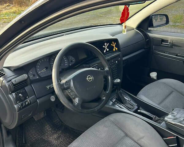 Серый Опель Омега, объемом двигателя 2.2 л и пробегом 325 тыс. км за 2200 $, фото 10 на Automoto.ua