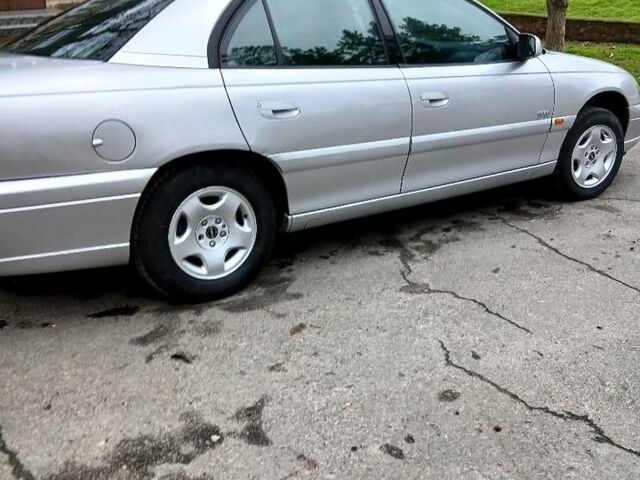 Сірий Опель Омега, об'ємом двигуна 2.2 л та пробігом 280 тис. км за 3600 $, фото 3 на Automoto.ua