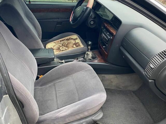 Серый Опель Омега, объемом двигателя 2.2 л и пробегом 111 тыс. км за 2600 $, фото 9 на Automoto.ua