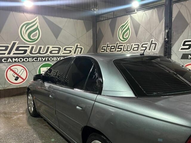 Серый Опель Омега, объемом двигателя 2.2 л и пробегом 379 тыс. км за 2200 $, фото 2 на Automoto.ua